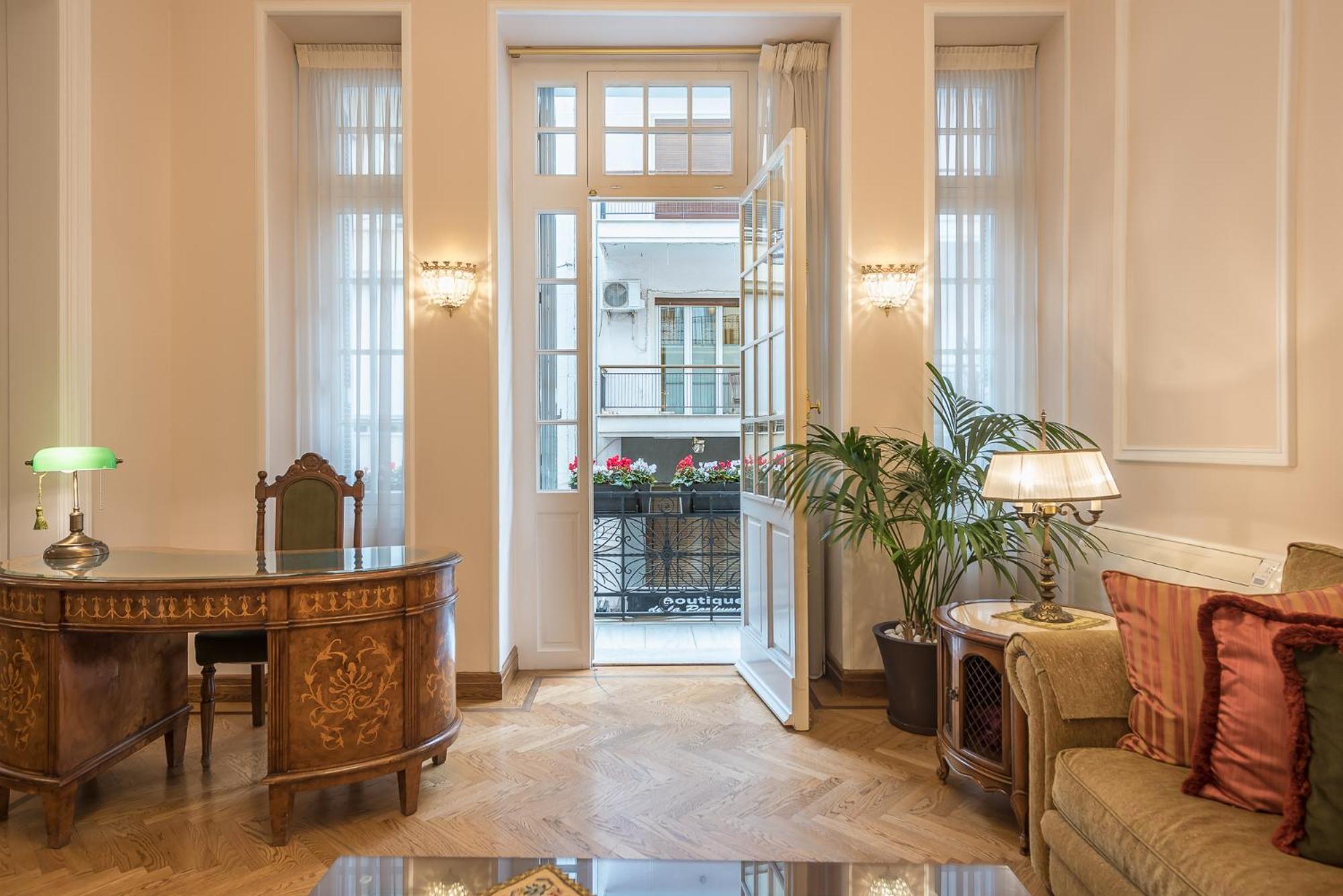 Apartamento The Rare Luxury Gem Near Syntagma, Kolonaki Square Atenas Exterior foto