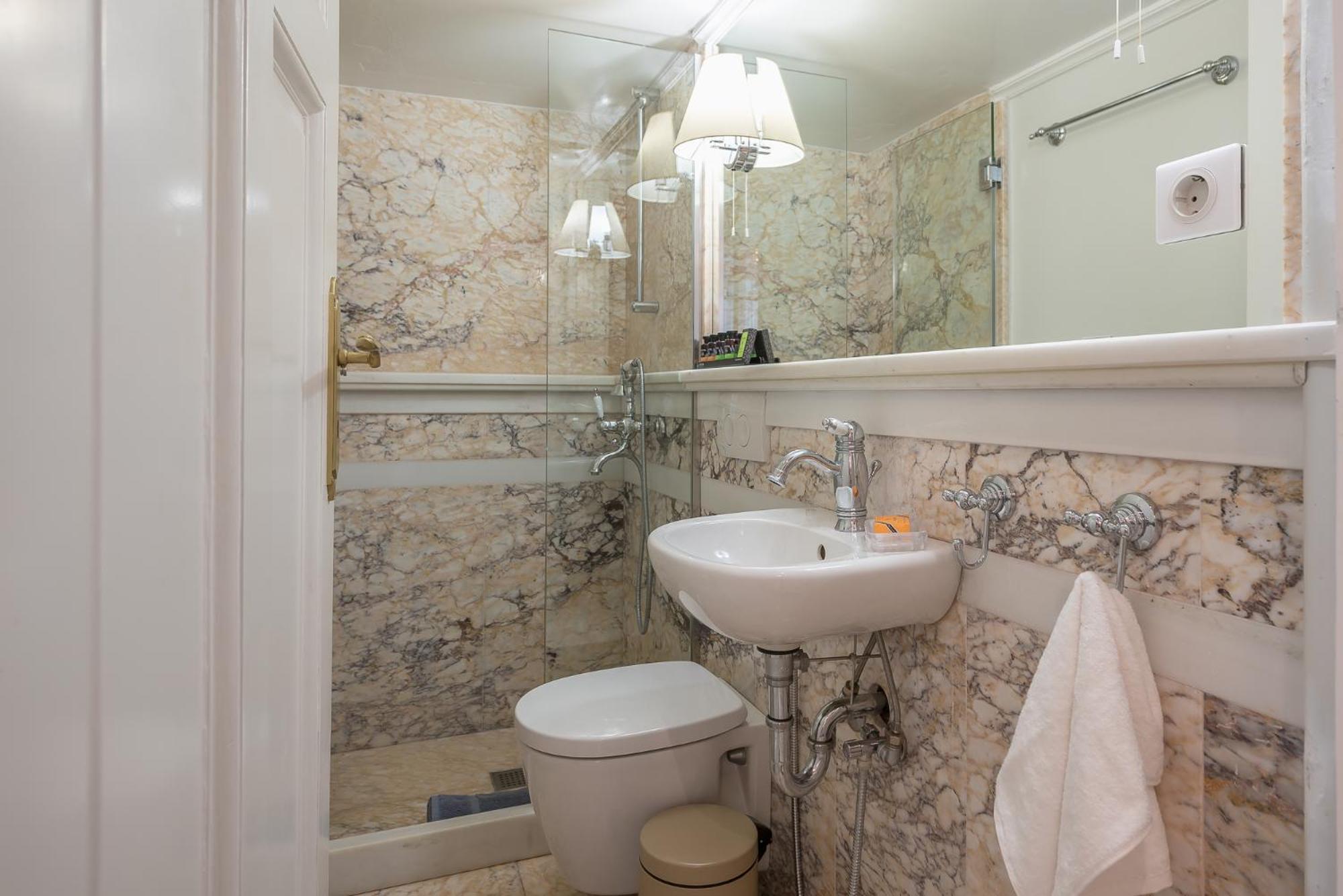 Apartamento The Rare Luxury Gem Near Syntagma, Kolonaki Square Atenas Exterior foto